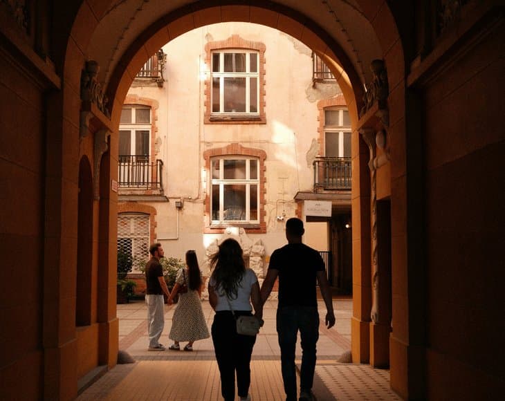 Browsing and renting homes from members
